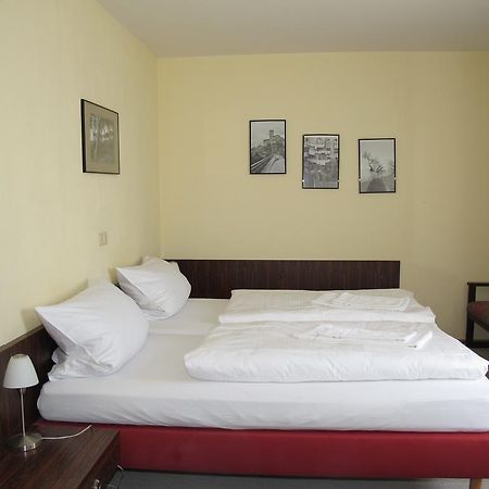 Onkel Tom'S Huette Hotel Gottingen Exterior photo