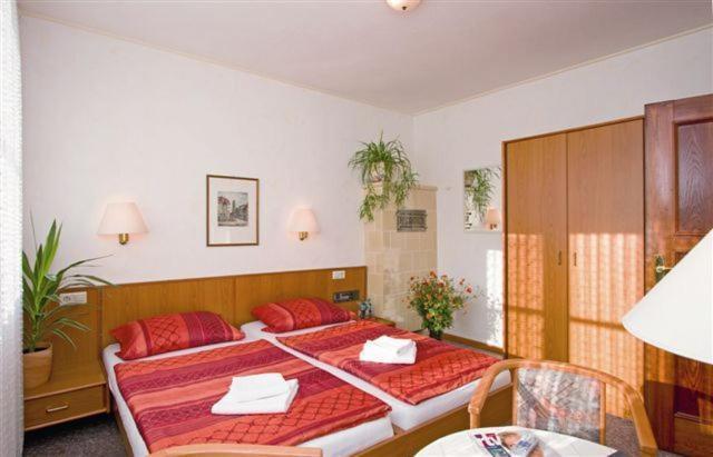 Onkel Tom'S Huette Hotel Gottingen Exterior photo